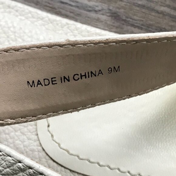 Vince Camuto‎ Ivory Beige VP Tamie Leather Upper Sandals 9M Flats Gold Hardware - Picture 5 of 8